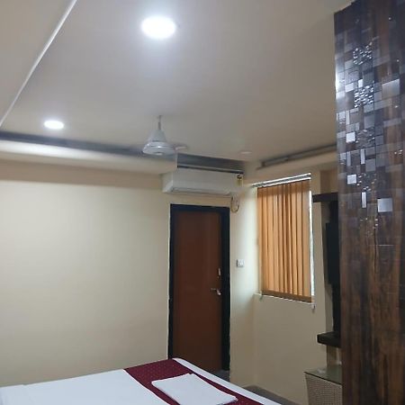 Blossoms Room Hotel Alekhya Residency- Luxury Lollection Хайдарабад Экстерьер фото