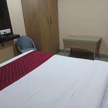 Blossoms Room Hotel Alekhya Residency- Luxury Lollection Хайдарабад Экстерьер фото