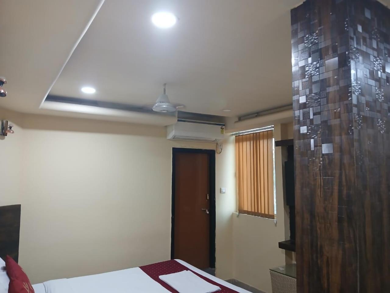 Blossoms Room Hotel Alekhya Residency- Luxury Lollection Хайдарабад Экстерьер фото