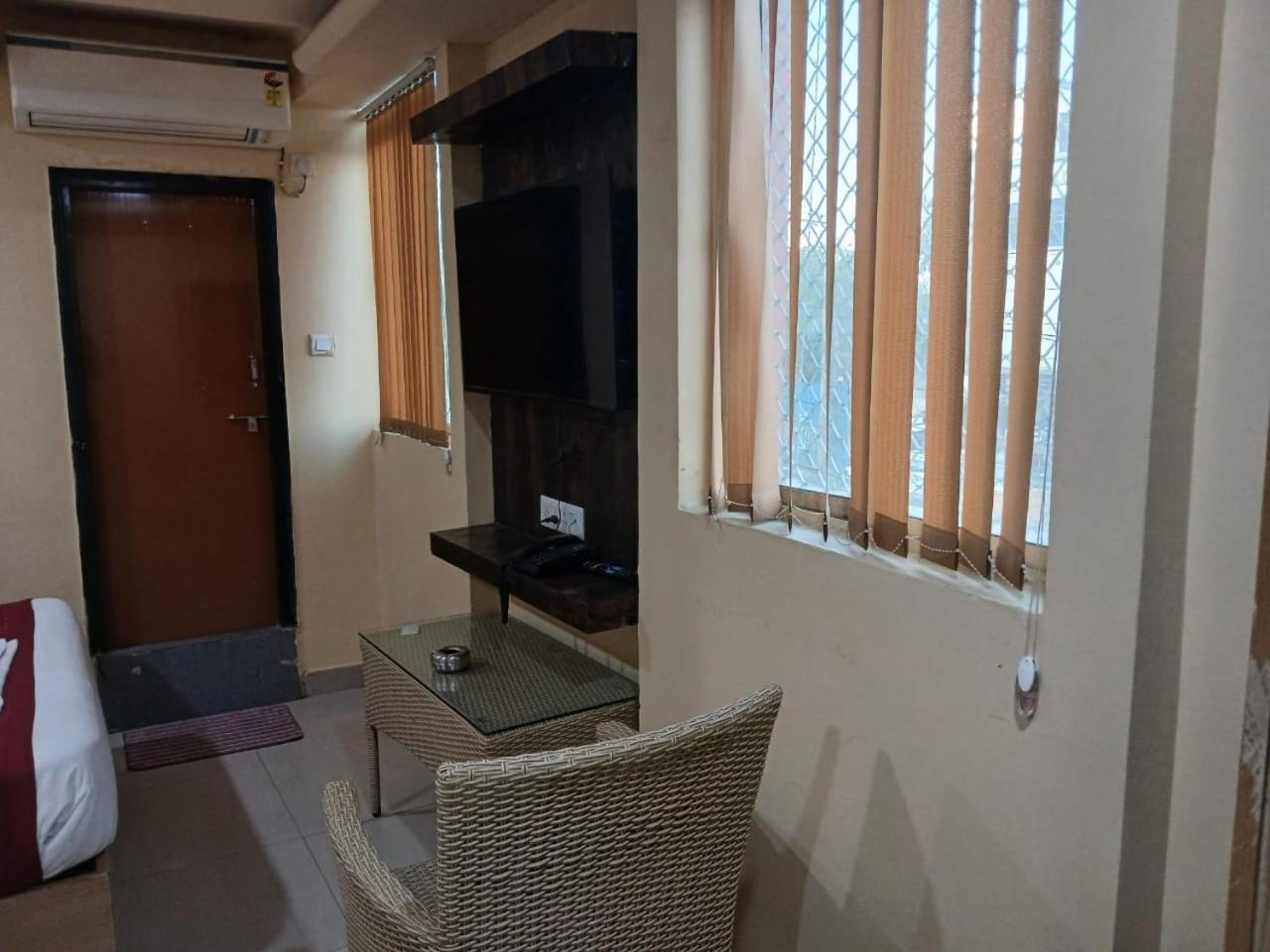 Blossoms Room Hotel Alekhya Residency- Luxury Lollection Хайдарабад Экстерьер фото