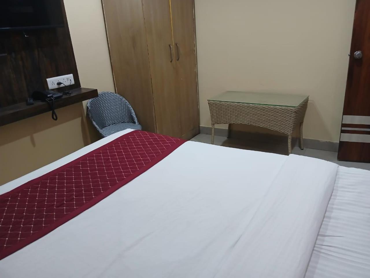 Blossoms Room Hotel Alekhya Residency- Luxury Lollection Хайдарабад Экстерьер фото