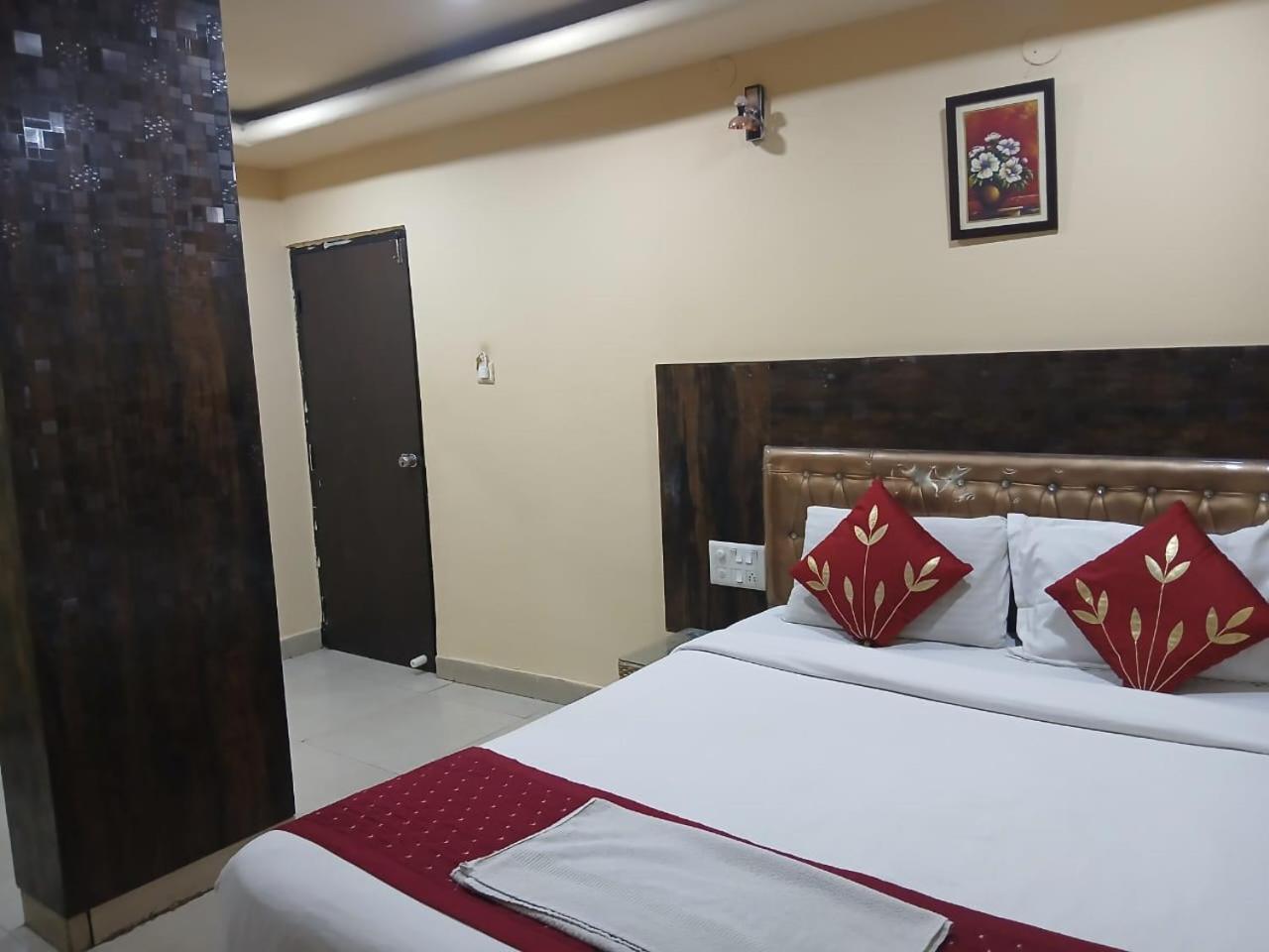 Blossoms Room Hotel Alekhya Residency- Luxury Lollection Хайдарабад Экстерьер фото