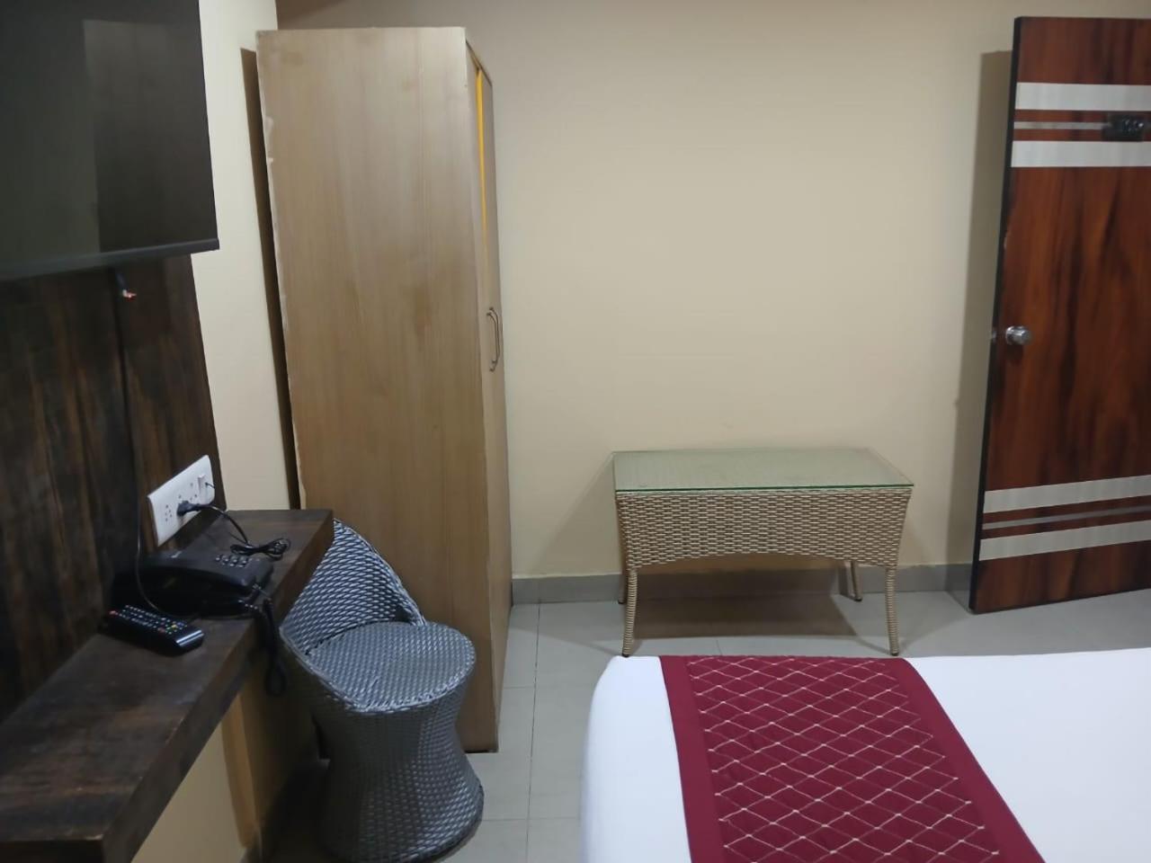 Blossoms Room Hotel Alekhya Residency- Luxury Lollection Хайдарабад Экстерьер фото