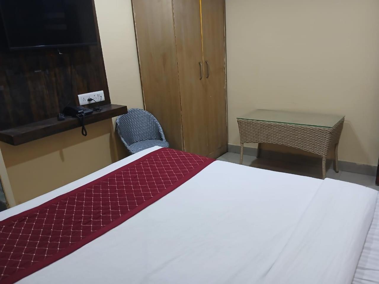 Blossoms Room Hotel Alekhya Residency- Luxury Lollection Хайдарабад Экстерьер фото