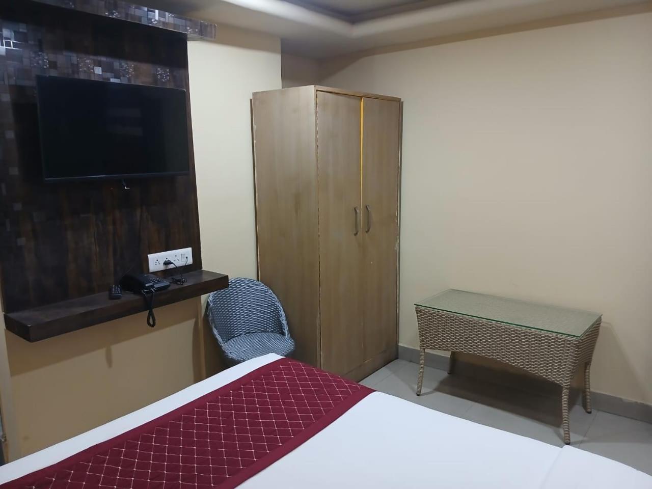 Blossoms Room Hotel Alekhya Residency- Luxury Lollection Хайдарабад Экстерьер фото
