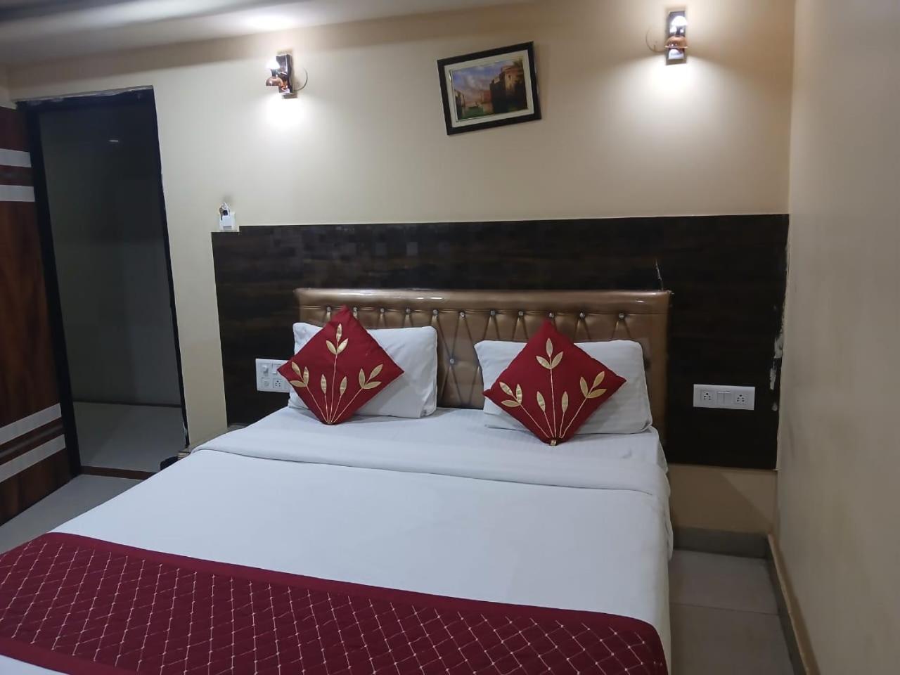 Blossoms Room Hotel Alekhya Residency- Luxury Lollection Хайдарабад Экстерьер фото